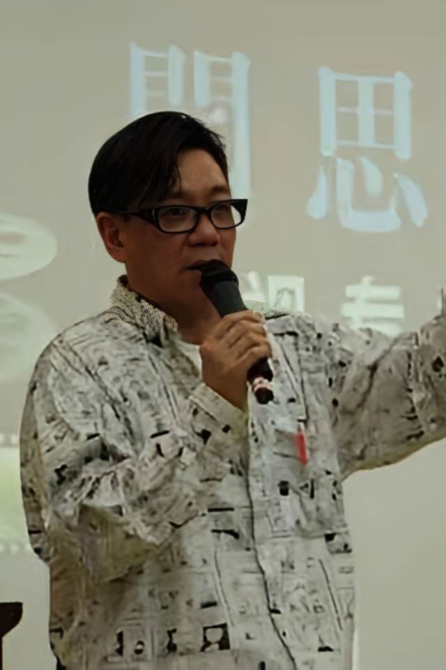 黄靖华